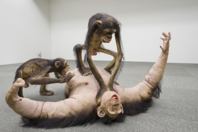 Tony Matelli – sculpture hyperrealiste – Old Enemy, New Victim2, 2006 / tonymatelli.com