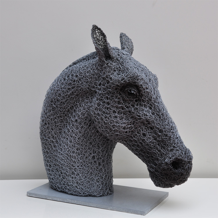 Kendra Haste – HORSE HEAD -sculpture fil de fer  – Sculptures grillage / Galvanised wire