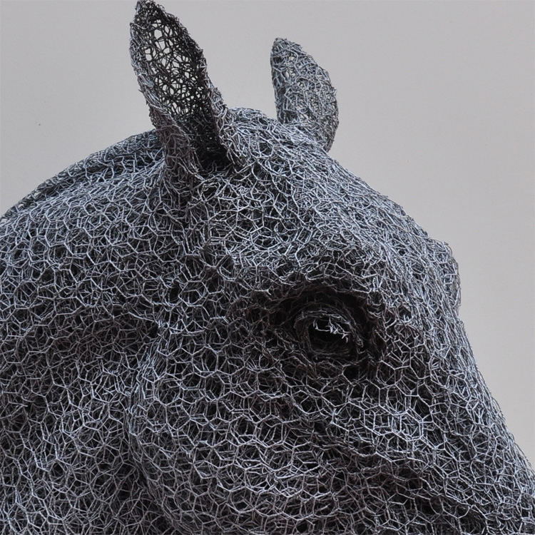 Kendra Haste – HORSE HEAD -sculpture fil de fer  – Sculptures grillage / Galvanised wire